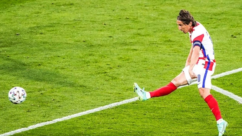 Cách tập luyện kỹ thuật trivela và ứng dụng vào sân bóng