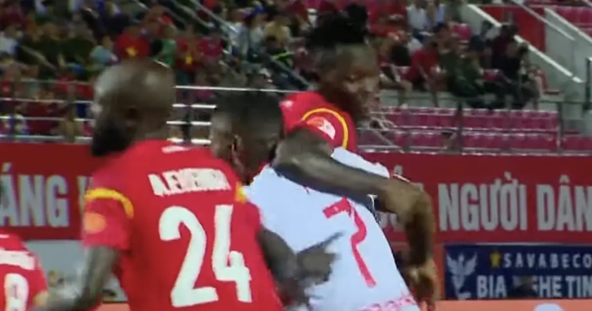 PVF-CAND thoát phạt đền may mắn