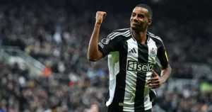 Isak chính thức cập bến Anfield với mức giá kỷ lục