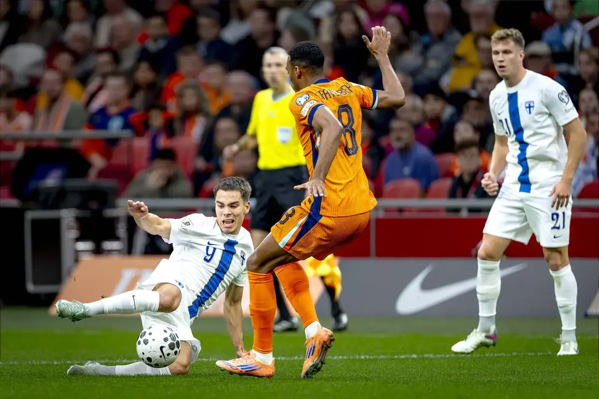 Liverpool lo lắng khi trụ cột chấn thương ngay trước đại chiến với Man United